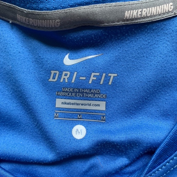 Nike running t-shirt medium, periwinkle scoop neck - Picture 3 of 4